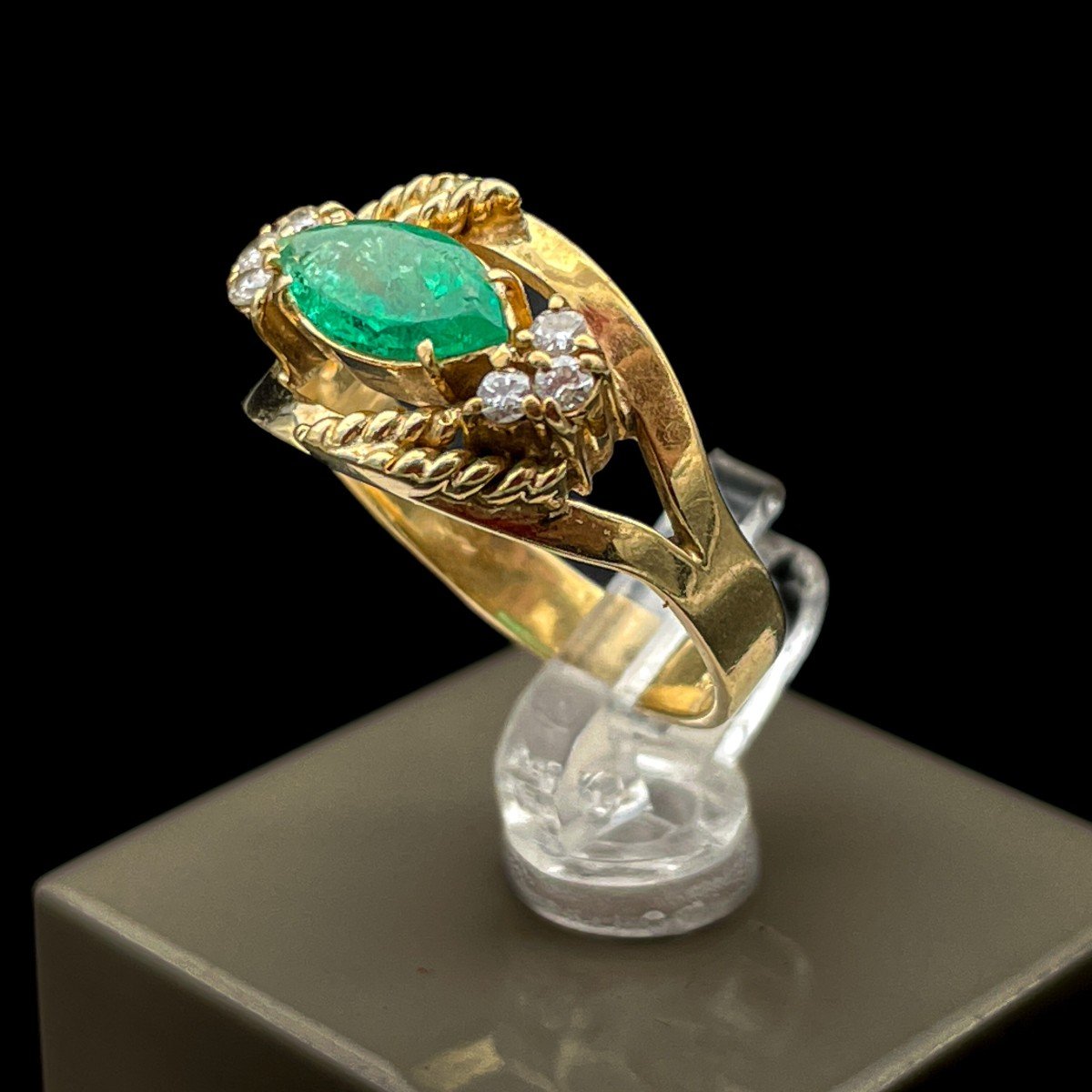 Vintage Emerald Marquise And Diamond Ring-photo-3