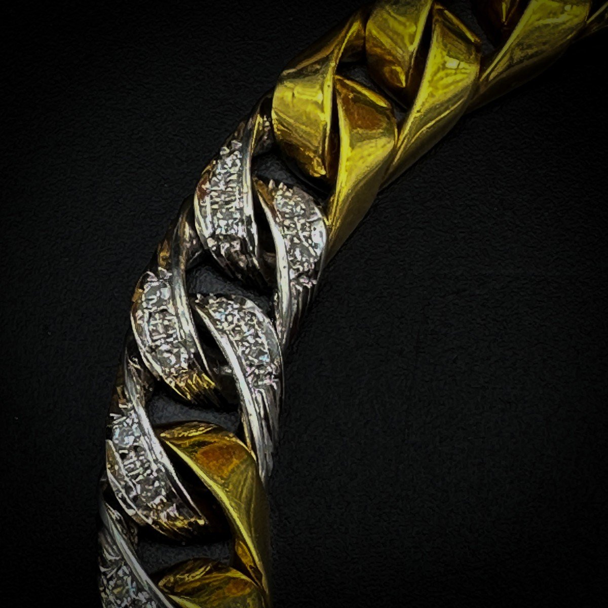 Vintage 18k Gold Bracelet Set With Diamonds.-photo-2