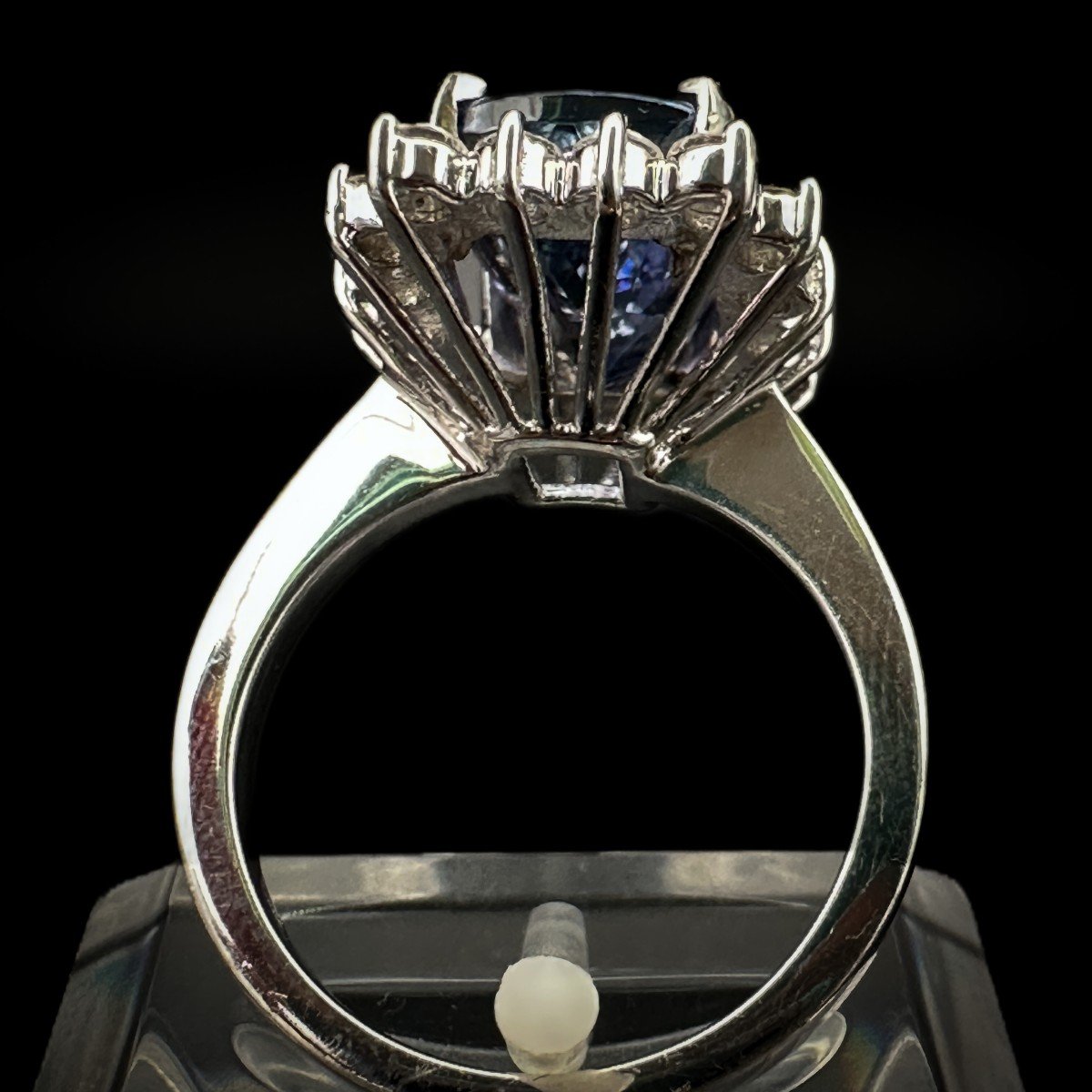 Tanzanite Ring 18 K White Gold Set With A 5.57 Carat Tanzanite-photo-1