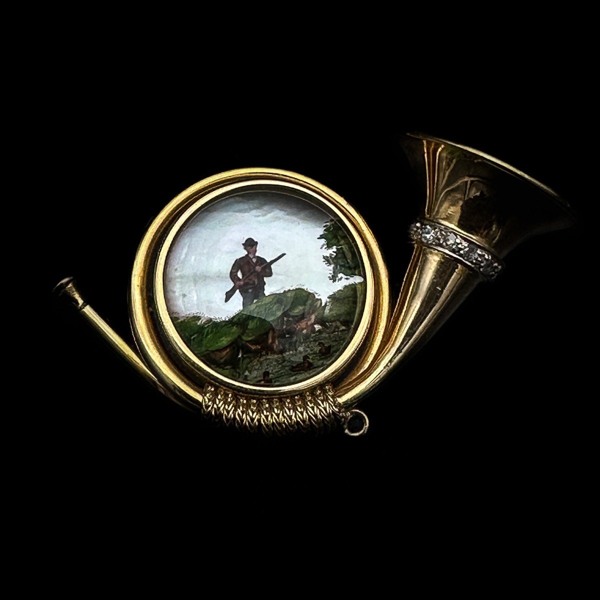 Essex Crystal Hunting Brooch.