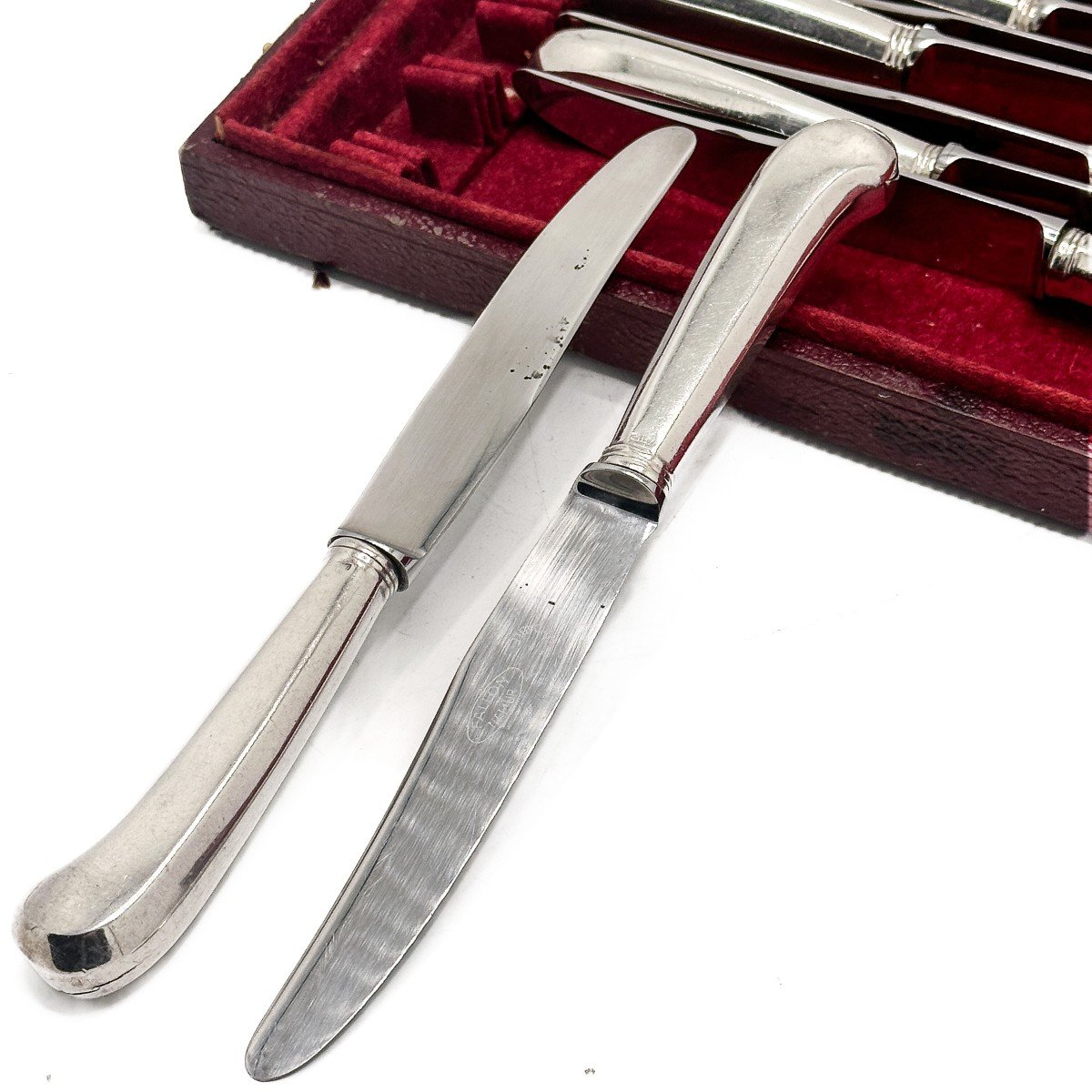 Ensemble De Couteaux En Argent Massif Modèle Dit «  Crosse ». -photo-4