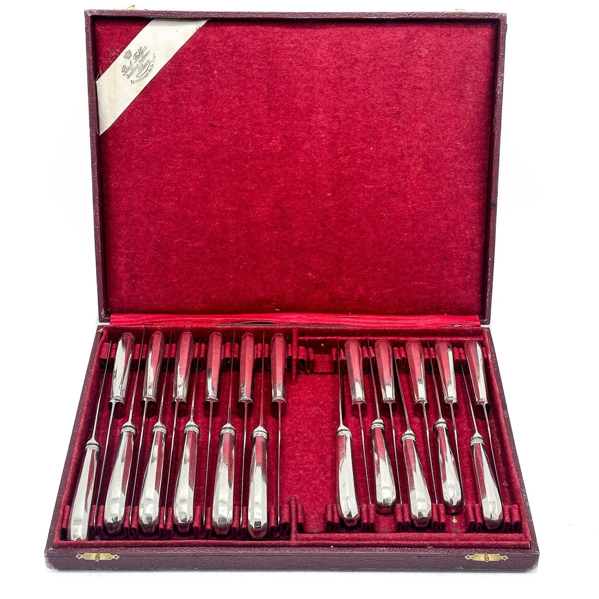 Ensemble De Couteaux En Argent Massif Modèle Dit «  Crosse ». 