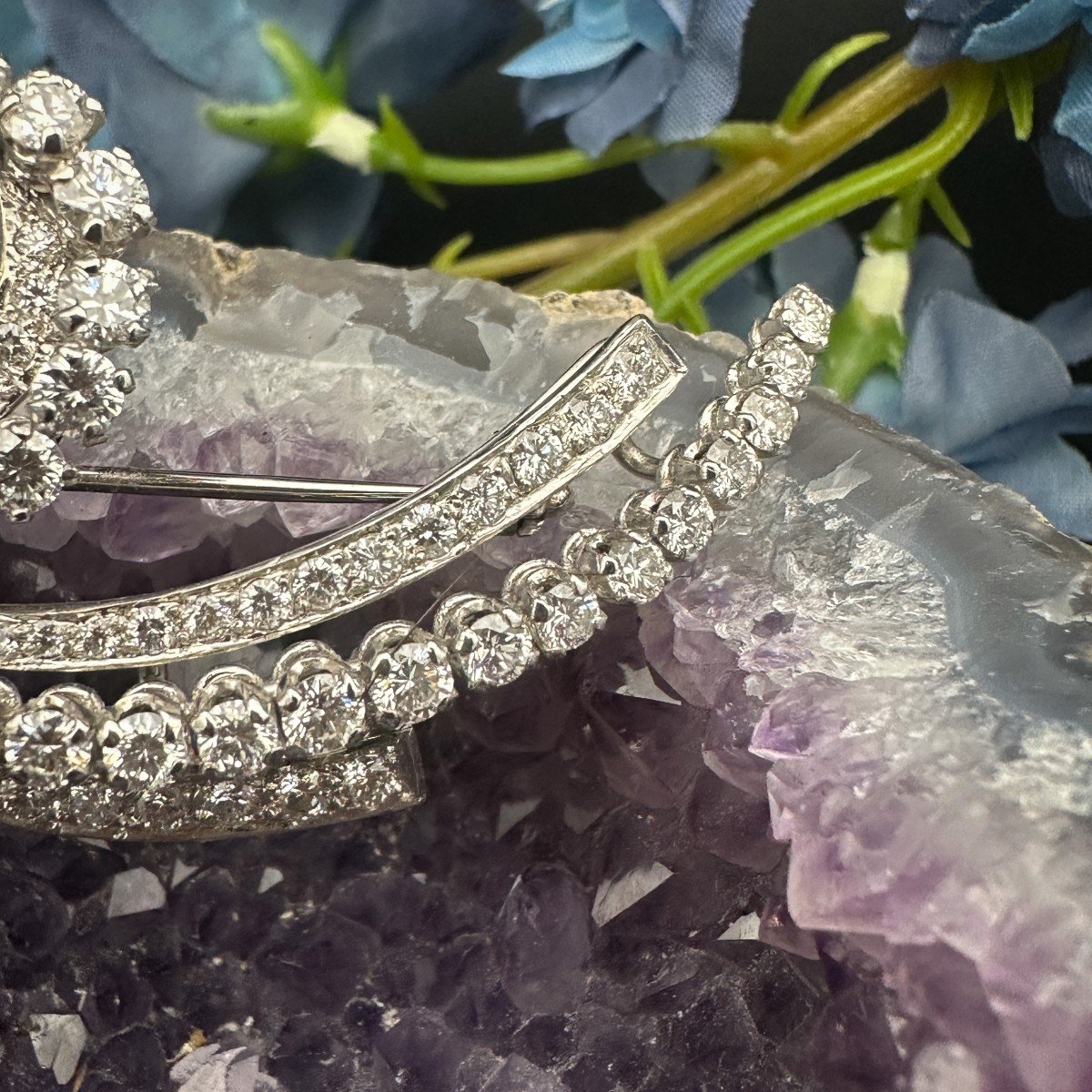 18k White Gold Brooch Set With 110 Diamonds For A Total Of 5.65 Carats -photo-2