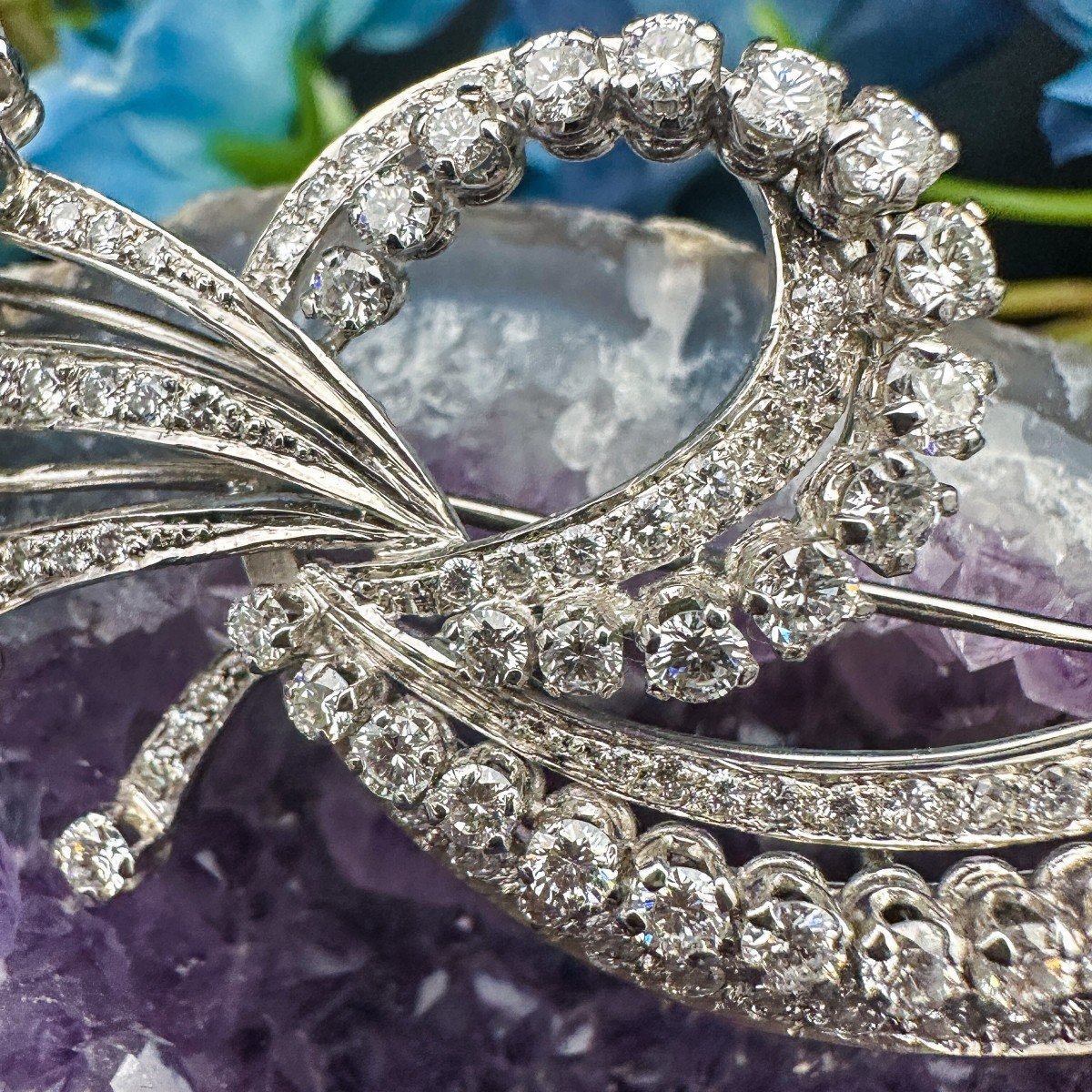 18k White Gold Brooch Set With 110 Diamonds For A Total Of 5.65 Carats -photo-3