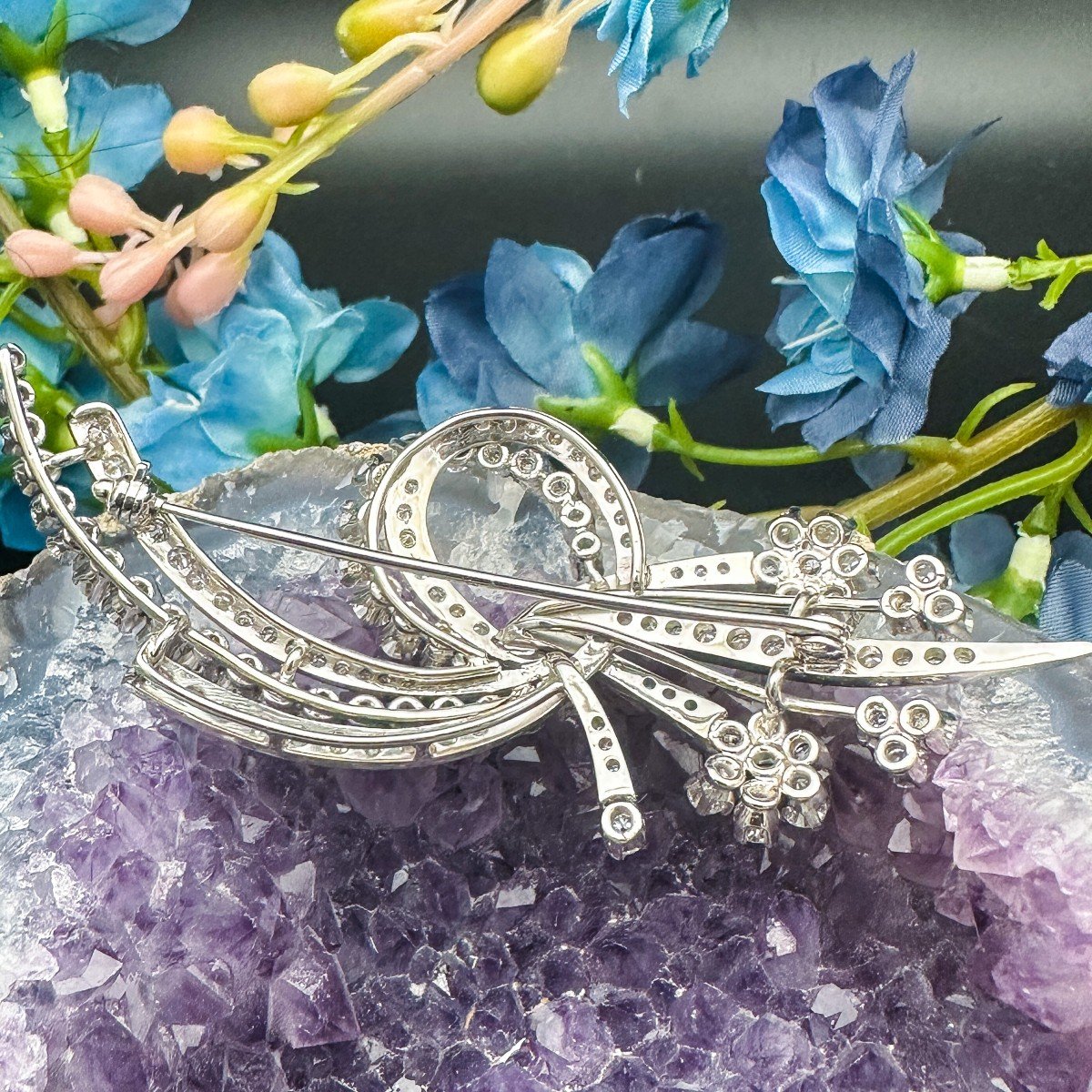 18k White Gold Brooch Set With 110 Diamonds For A Total Of 5.65 Carats -photo-4