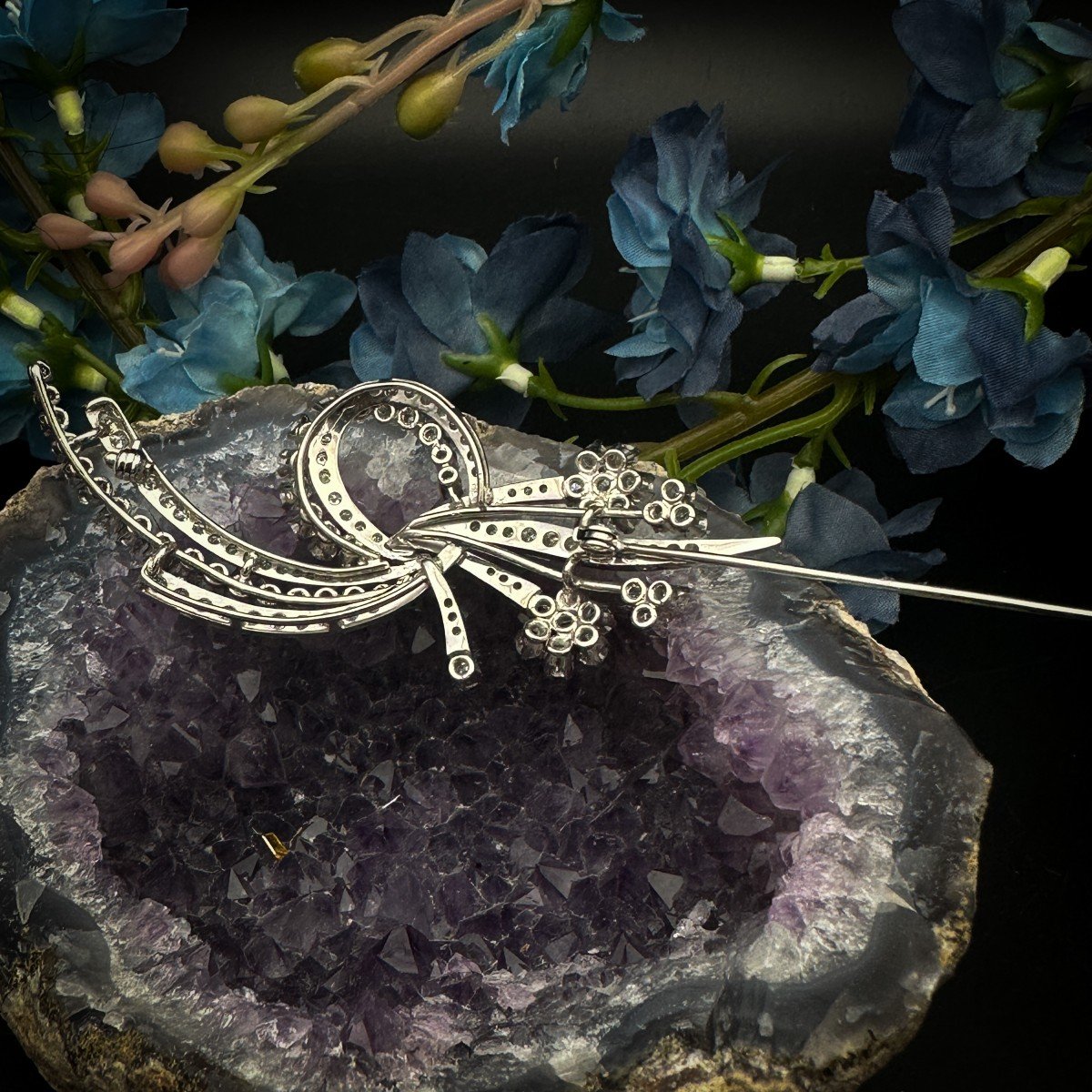 18k White Gold Brooch Set With 110 Diamonds For A Total Of 5.65 Carats -photo-3