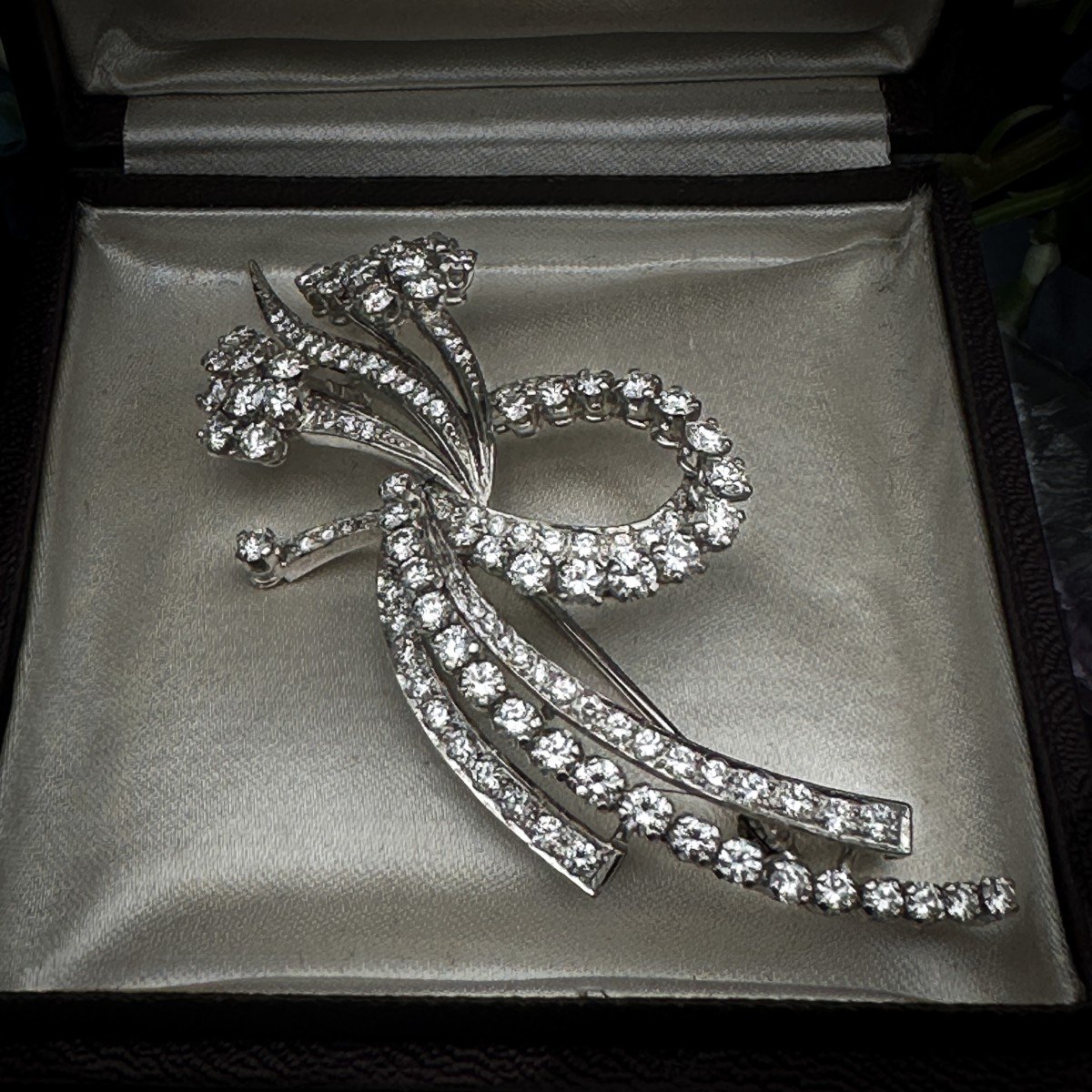 18k White Gold Brooch Set With 110 Diamonds For A Total Of 5.65 Carats -photo-5