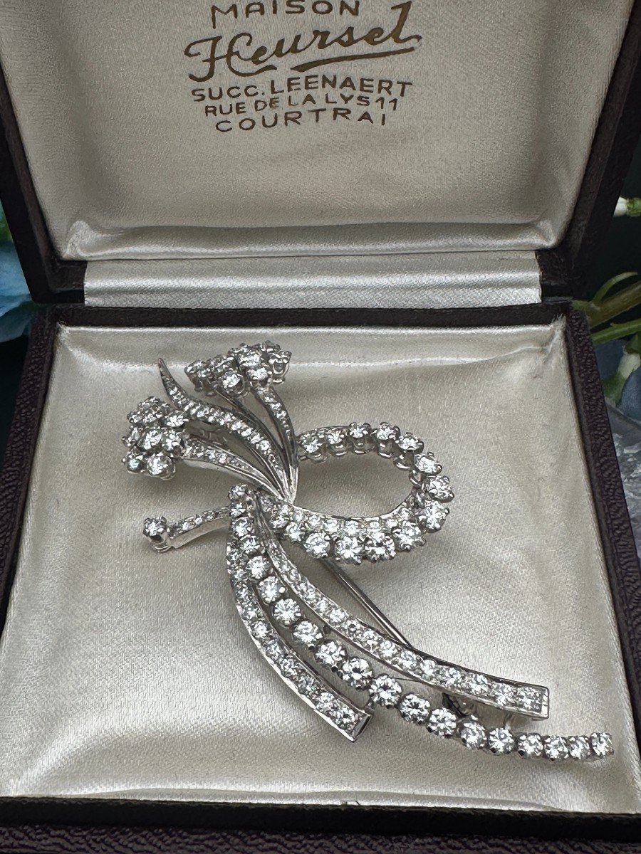18k White Gold Brooch Set With 110 Diamonds For A Total Of 5.65 Carats -photo-6