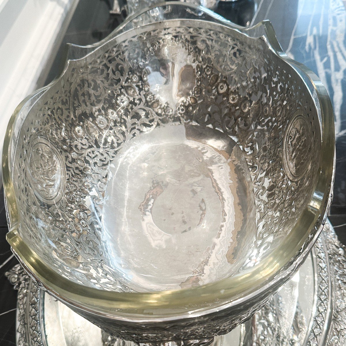 Hanau Grand Centre De Table En Argent Gravé Et Ajouré .-photo-4