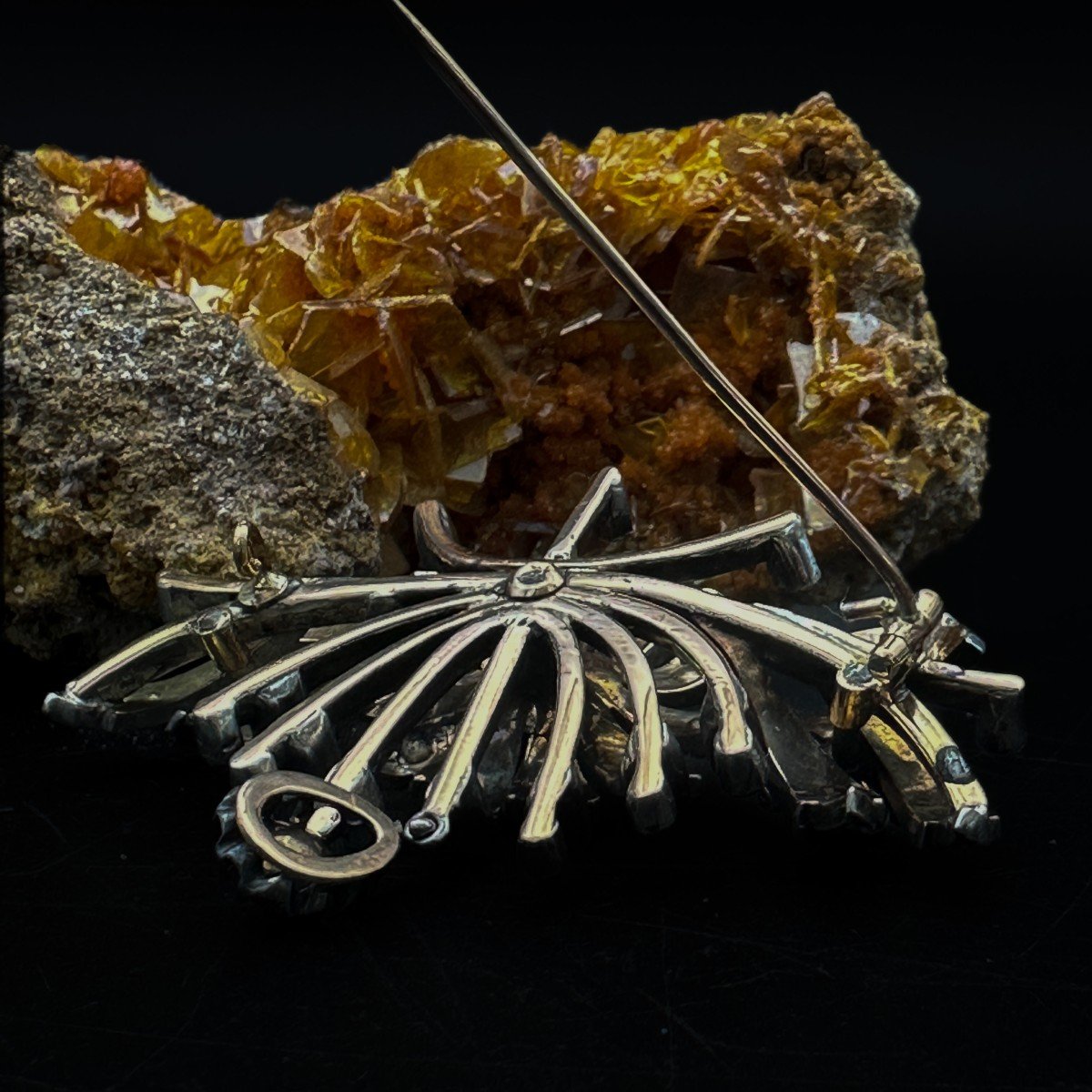 Brooch Early 19th Gold, Silver Set With Rose-cut Diamonds.-photo-1
