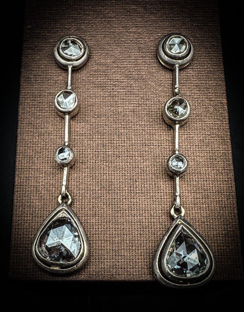 Paire De Pendants D’oreilles Art Déco Or , Argent Et Sertie De Diamants Taille Rose. -photo-2