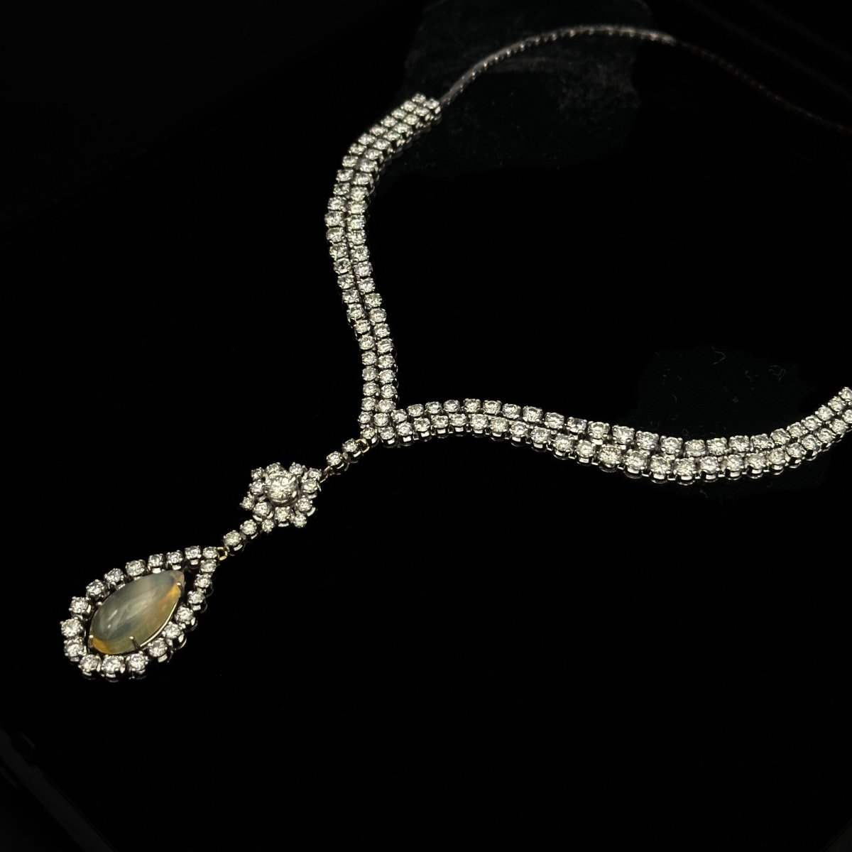 Collier De Haute Joaillerie En Or 18 Carats Serti De 136 Diamants (20 Cts) Et D’une Opale De 4,-photo-6