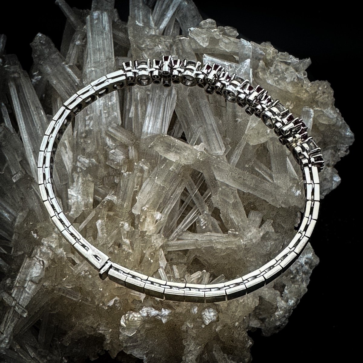 18k White Gold Bracelet Set With Diamonds (1.75 Ct) And Natural Rubies (1.30 Ct) – Tra-photo-1