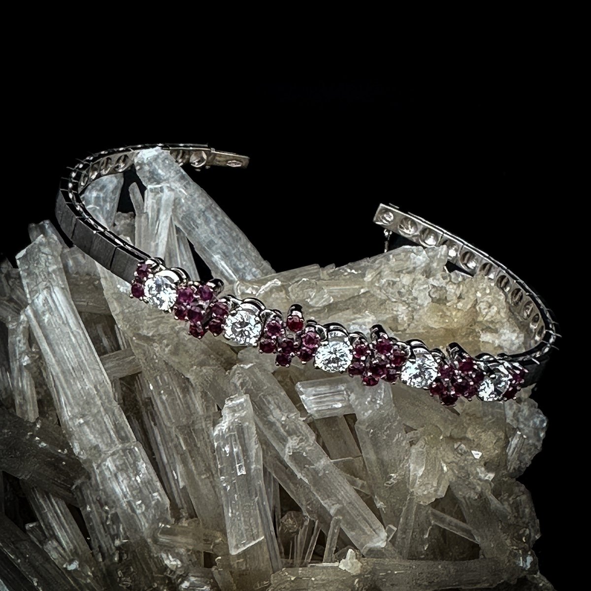 18k White Gold Bracelet Set With Diamonds (1.75 Ct) And Natural Rubies (1.30 Ct) – Tra-photo-3