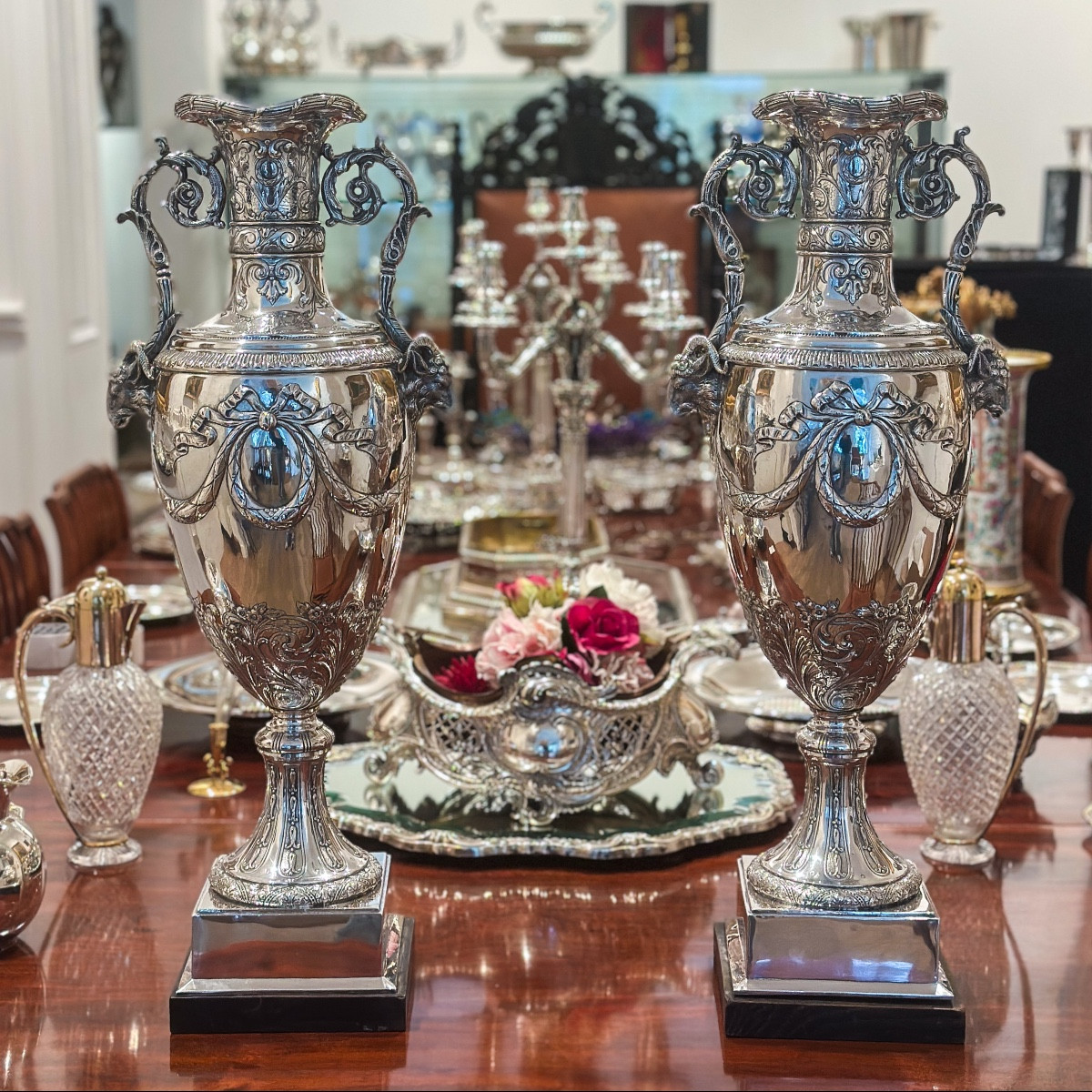 Paire de vases ornementaux en argent massif 800 millièmes, Georg Roth & Co., Hanau, vers 1890  