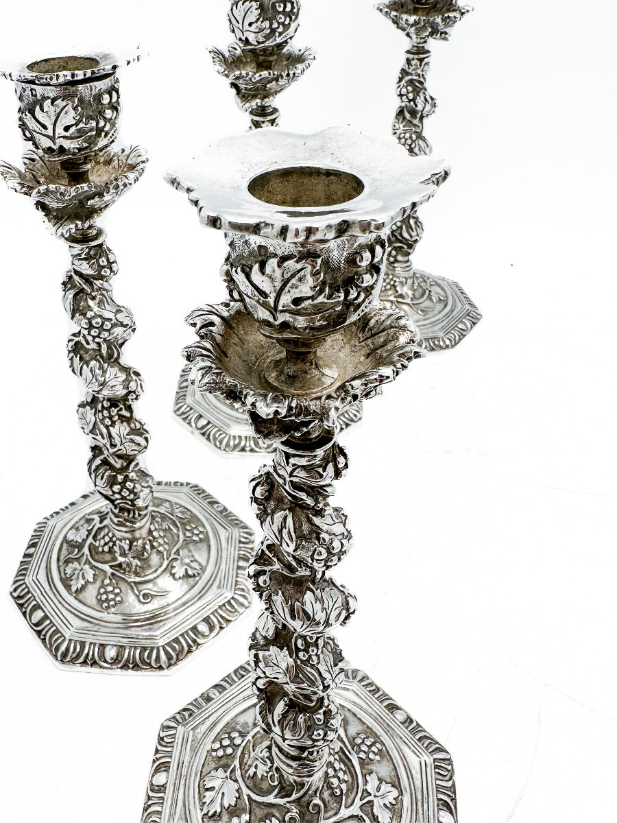 Suite de quatre bougeoirs en argent fondu à décor de vignes – France, début XXe siècle  -photo-2