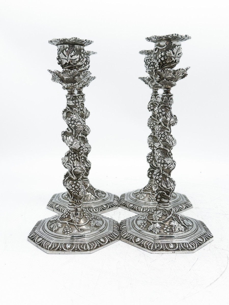 Suite de quatre bougeoirs en argent fondu à décor de vignes – France, début XXe siècle  -photo-2