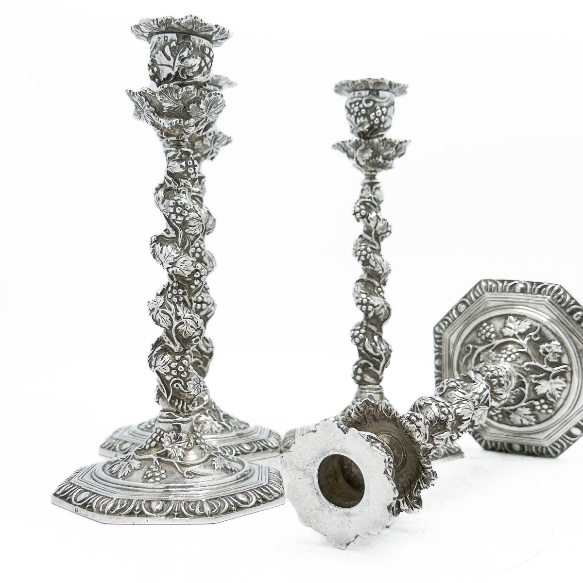 Suite de quatre bougeoirs en argent fondu à décor de vignes – France, début XXe siècle  -photo-4