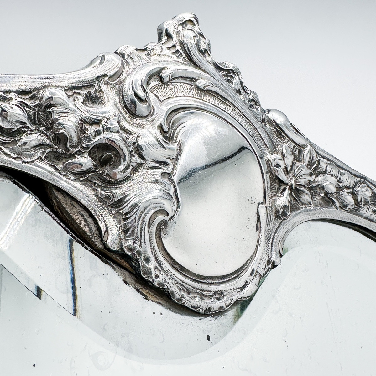  ⸻  Grand miroir de toilette en argent massif – Delheid, Bruxelles, vers 1880  -photo-4