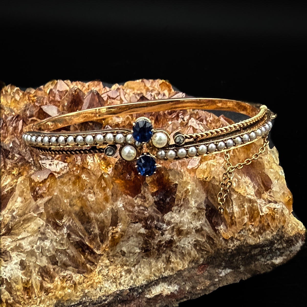 Bracelet jonc en or, saphirs naturels, perles fines et diamants – travail belge, époque Nap lll-photo-4