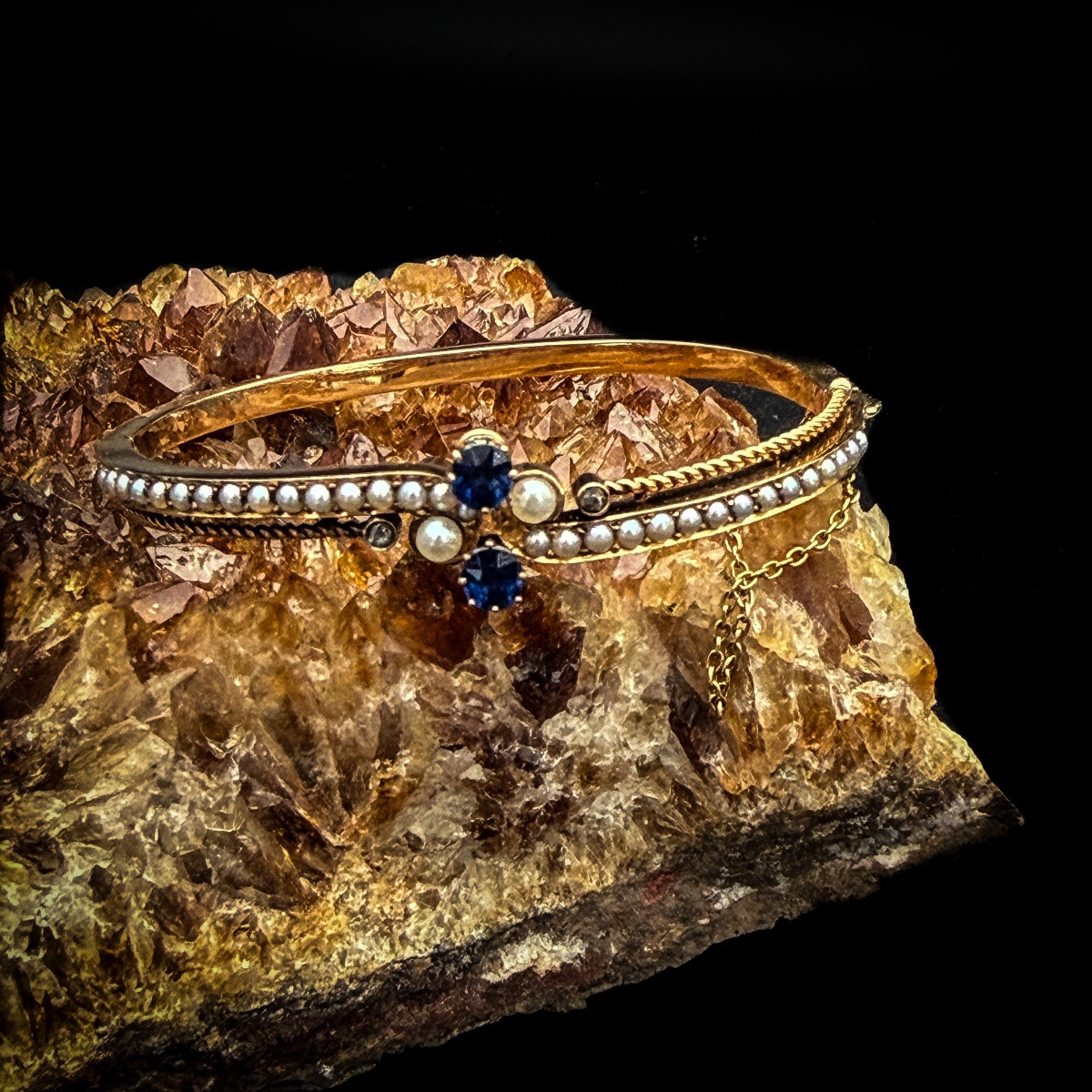 Bracelet jonc en or, saphirs naturels, perles fines et diamants – travail belge, époque Nap lll-photo-5
