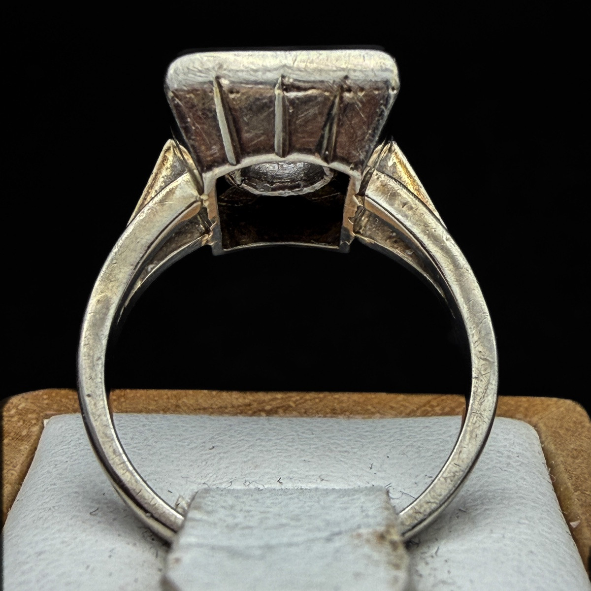 Art Deco Ring In White Gold, Onyx And Diamond - 18 Carat Gold Elegant Art Deco Style Ring, -photo-3
