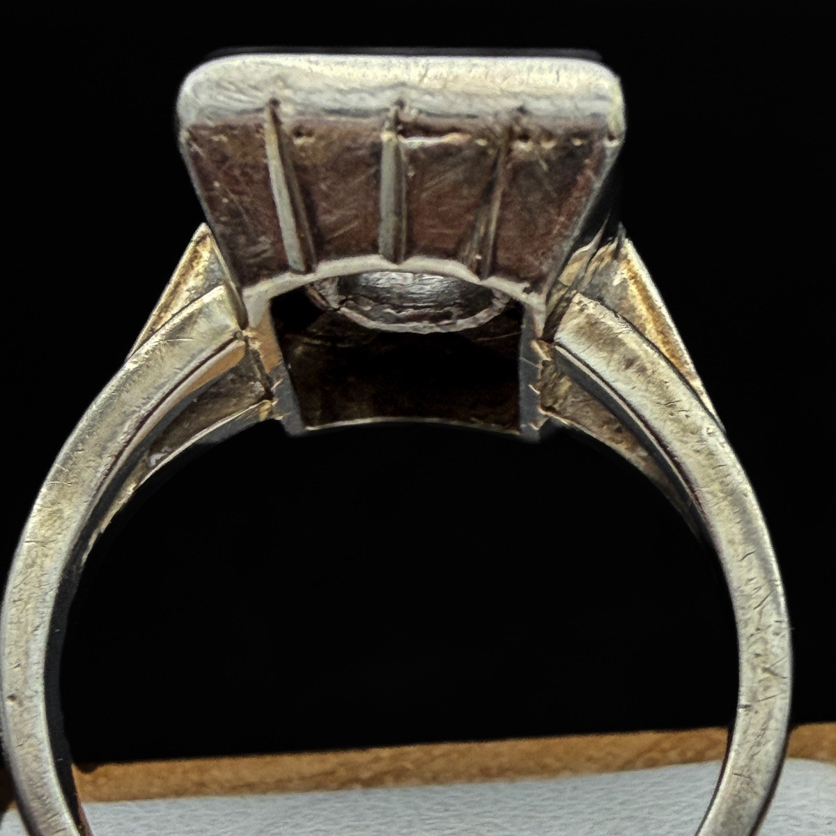 Art Deco Ring In White Gold, Onyx And Diamond - 18 Carat Gold Elegant Art Deco Style Ring, -photo-4