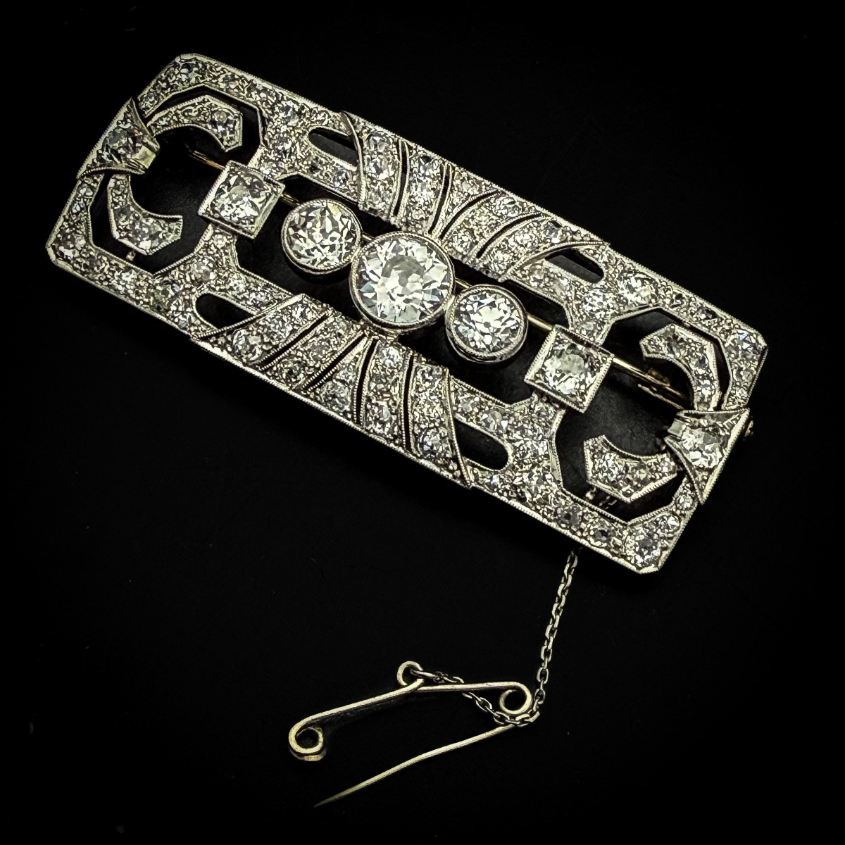 Art Deco Platinum Brooch Set With Old-cut Diamonds – Circa 1920  -photo-2