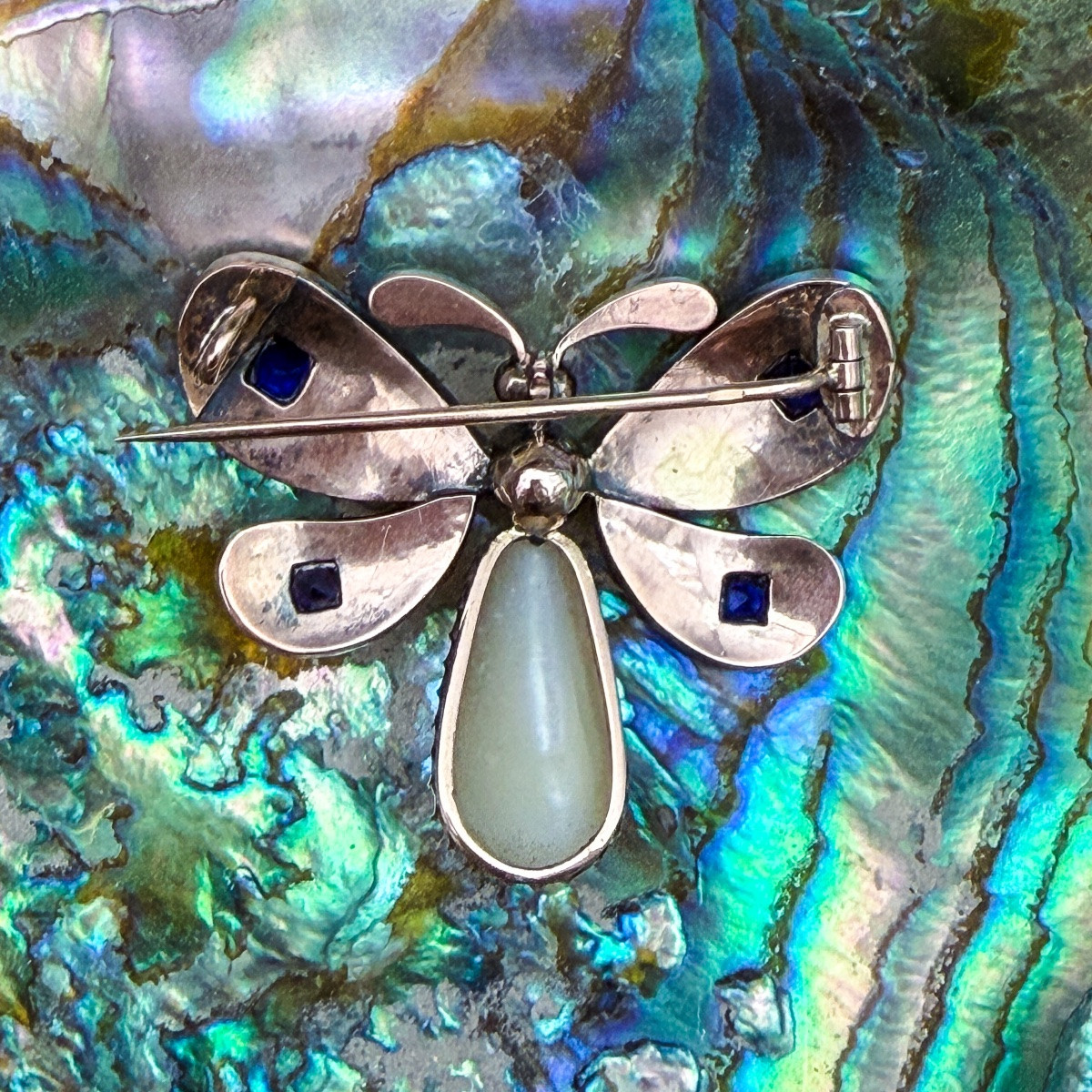 Broche papillon Belle Époque en or et argent, perles et saphirs  -photo-6