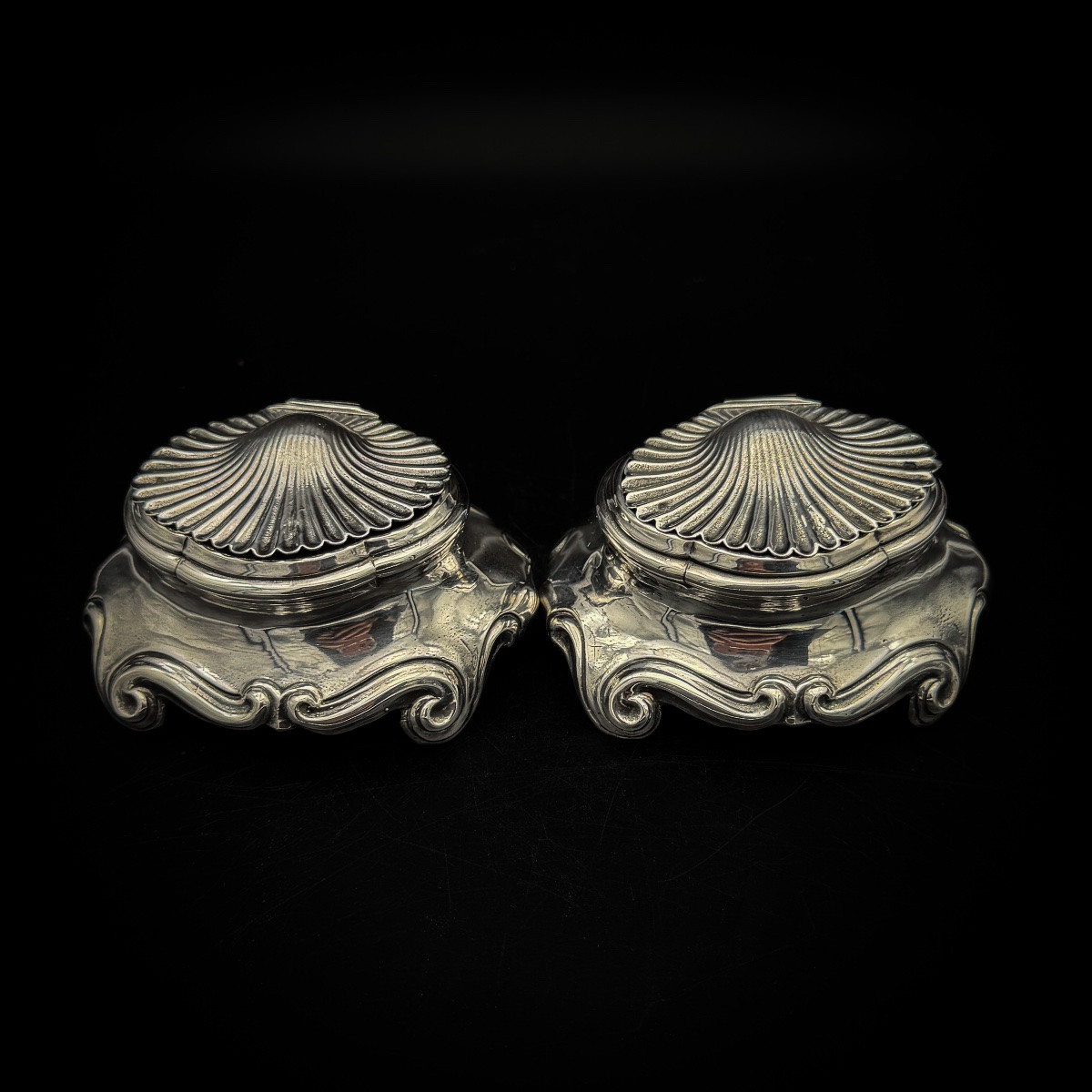 Paire de salerons modèle coquilles en argent fondu, premier titre – France, début XXᵉ siècle-photo-2