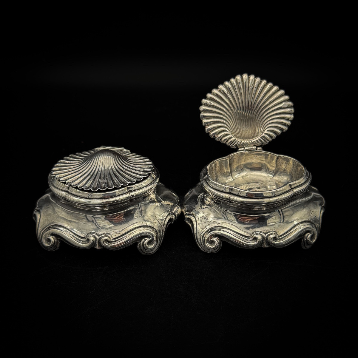 Paire de salerons modèle coquilles en argent fondu, premier titre – France, début XXᵉ siècle