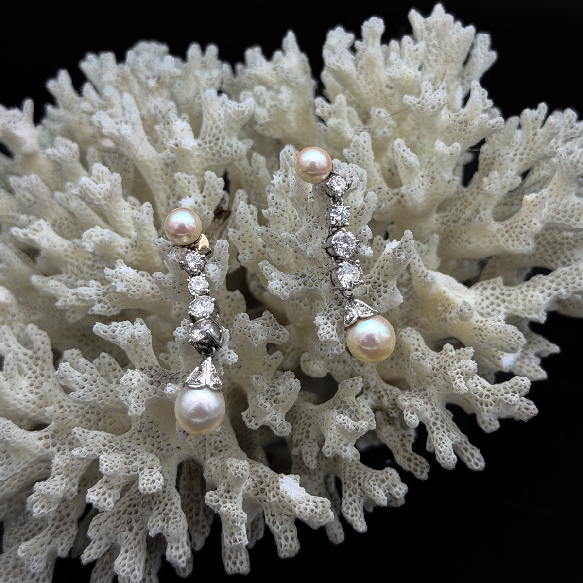 Paire de pendants d’oreilles en or 18 carats, diamants taille ancienne et perles de culture – T-photo-3