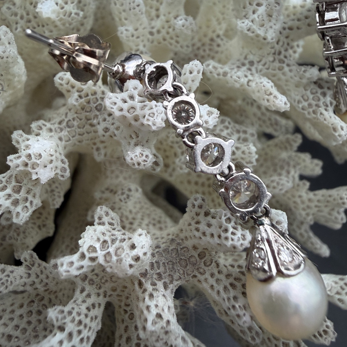 Paire de pendants d’oreilles en or 18 carats, diamants taille ancienne et perles de culture – T-photo-2