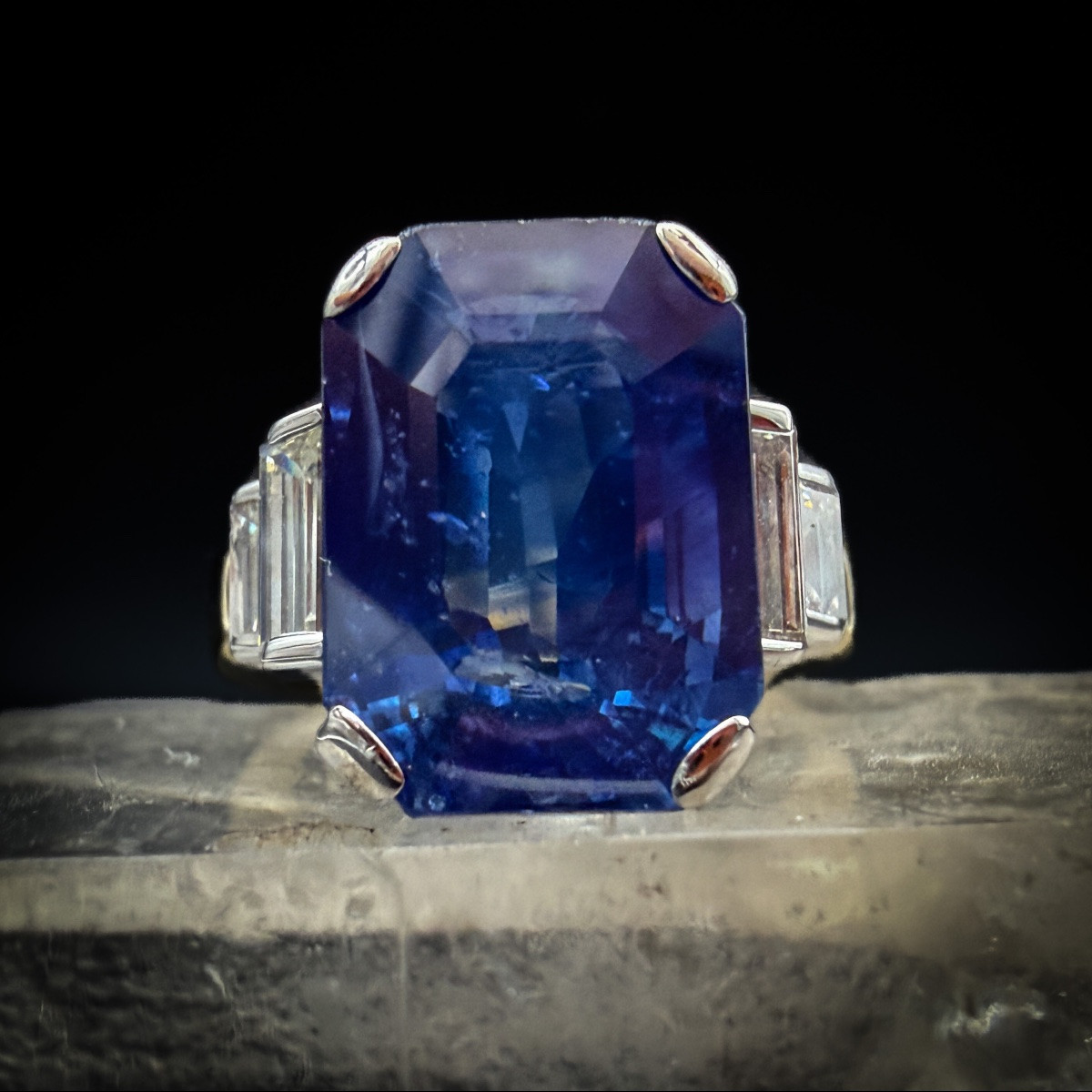 Bague vintage saphir naturel 11,00 carats – Origine Sri Lanka, diamants – -photo-4