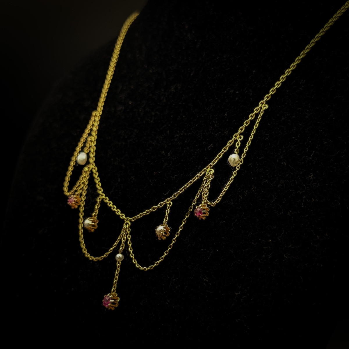 Collier à draperie Napoléon III en or 18 carats, perles fines et grenats – France, XIXᵉ siècle -photo-3