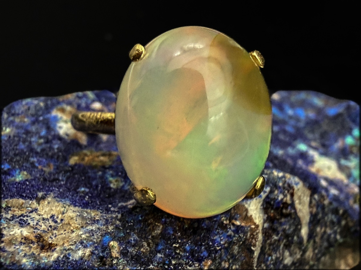 Vintage 18-carat Gold Ring Set With A 10.50-carat Ethiopian Opal -photo-2
