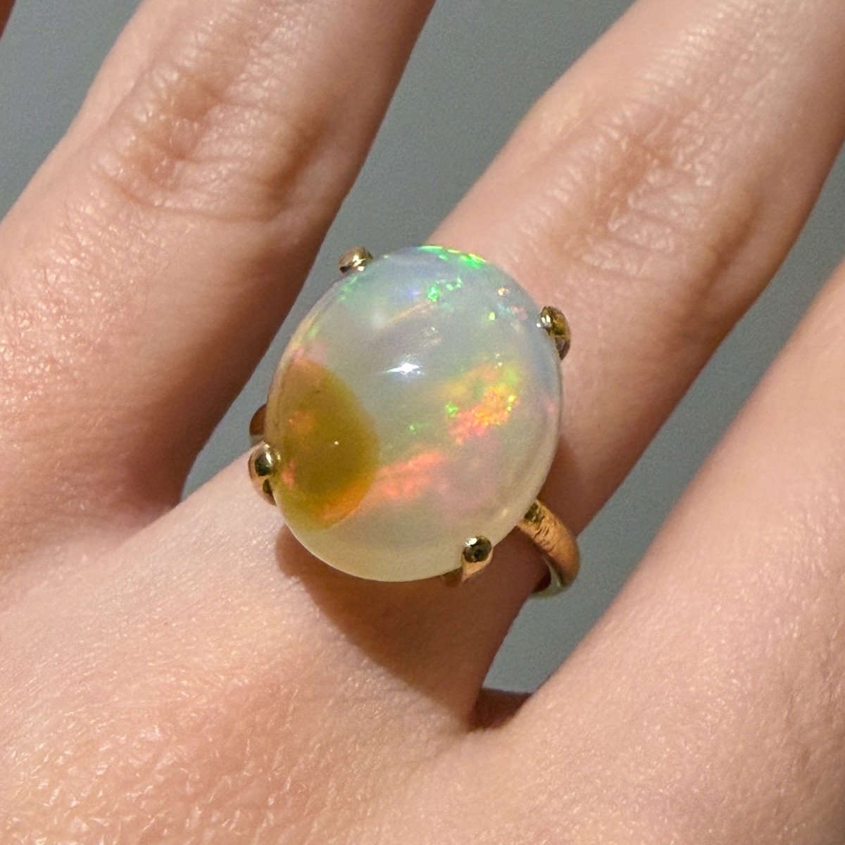 Vintage 18-carat Gold Ring Set With A 10.50-carat Ethiopian Opal -photo-2
