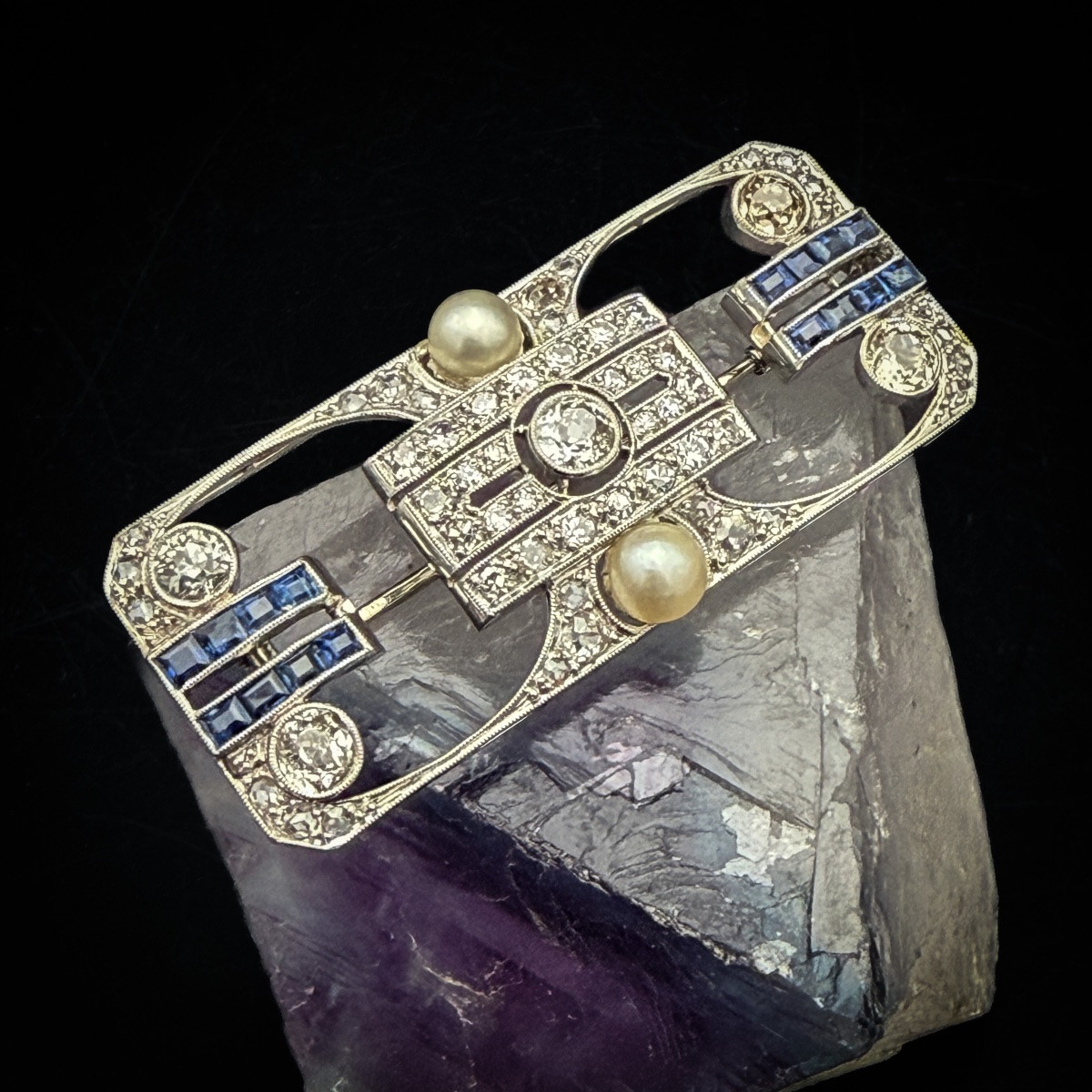 Art Deco Brooch In Platinum, Set With Old-cut Diamonds And Calibrated Sapphires,-photo-4