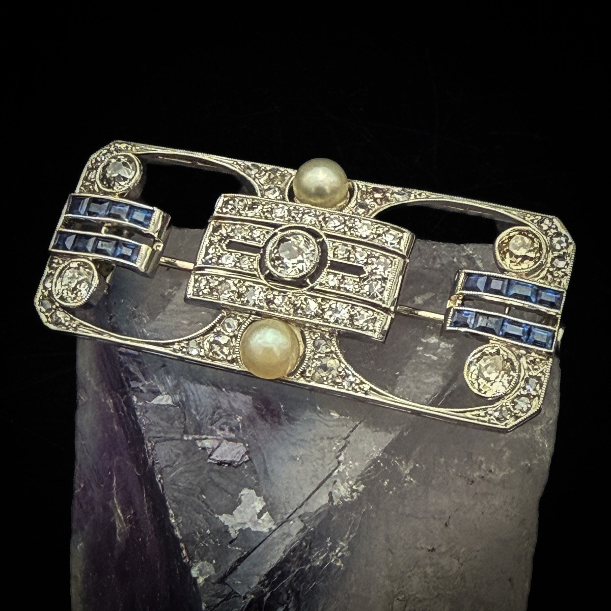 Art Deco Brooch In Platinum, Set With Old-cut Diamonds And Calibrated Sapphires,-photo-3