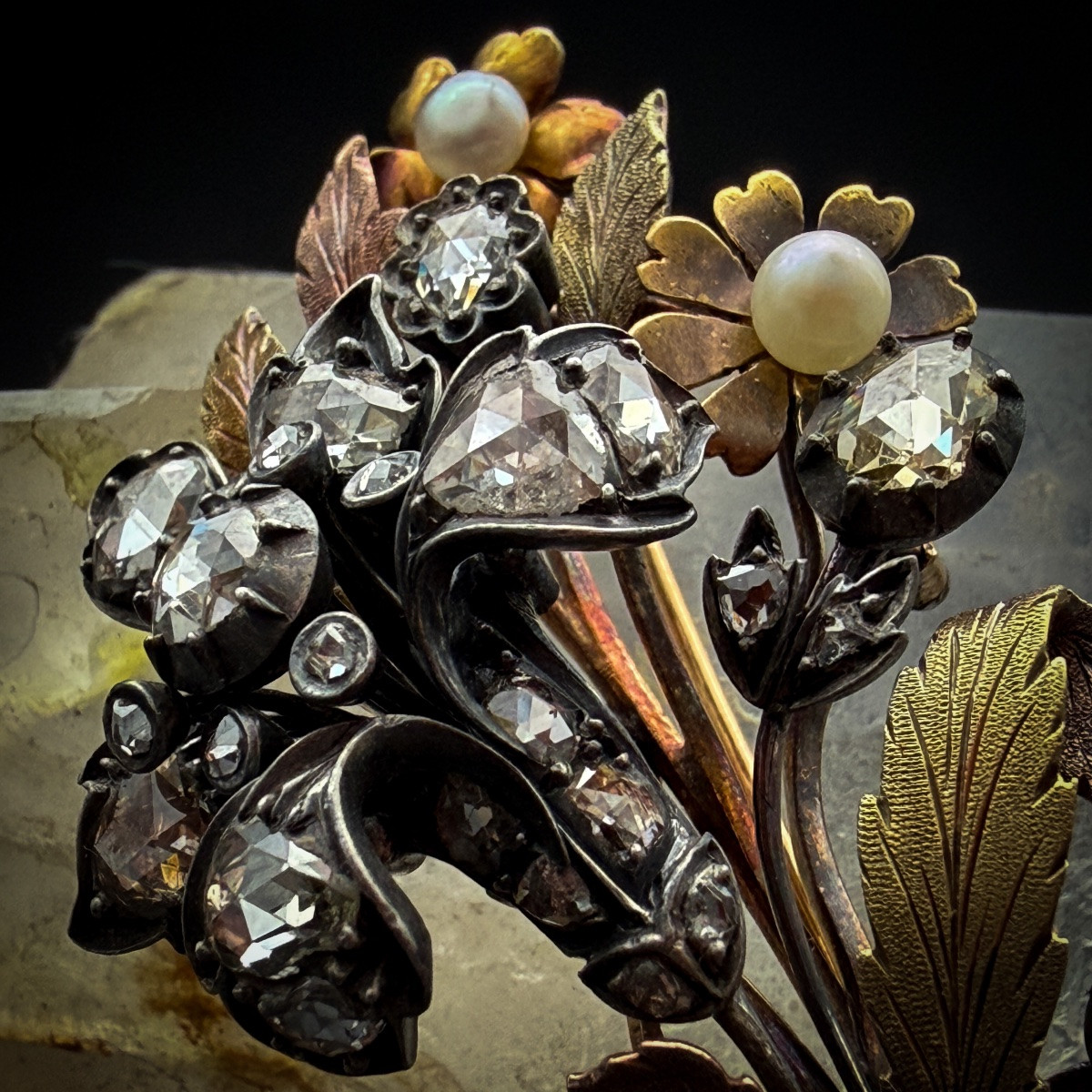 Broche Napoléon III en or 18 carats et argent, bouquet fleuri serti de diamants taille rose -photo-4