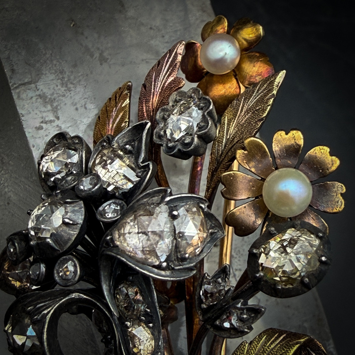 Broche Napoléon III en or 18 carats et argent, bouquet fleuri serti de diamants taille rose -photo-1