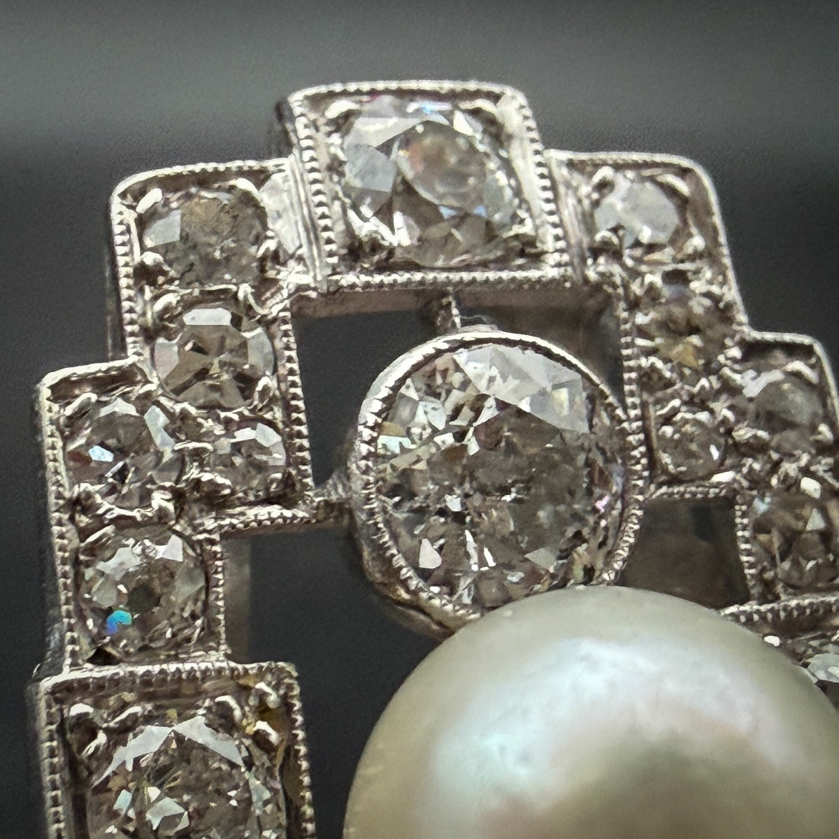 Bague Art Déco en platine, sertie de diamants taille ancienne et d’une perle de culture -photo-4