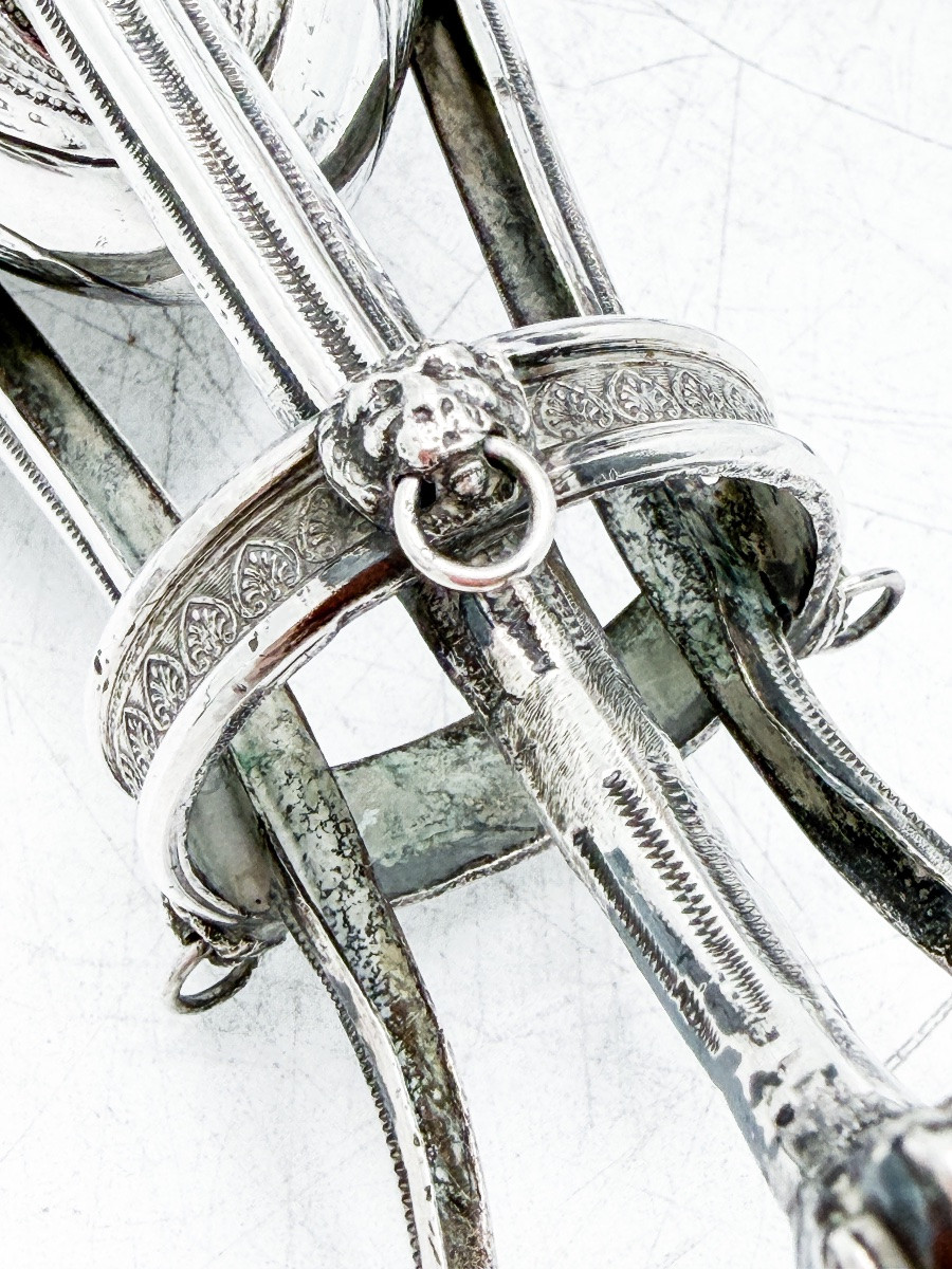 Hanau – Paire de vases tripodes en argent 800 millièmes de style Louis XVI, fin du XIXᵉ siècle -photo-2