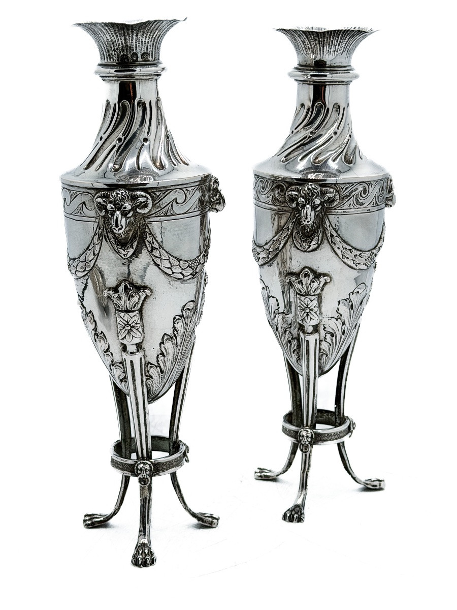 Hanau – Paire de vases tripodes en argent 800 millièmes de style Louis XVI, fin du XIXᵉ siècle -photo-7