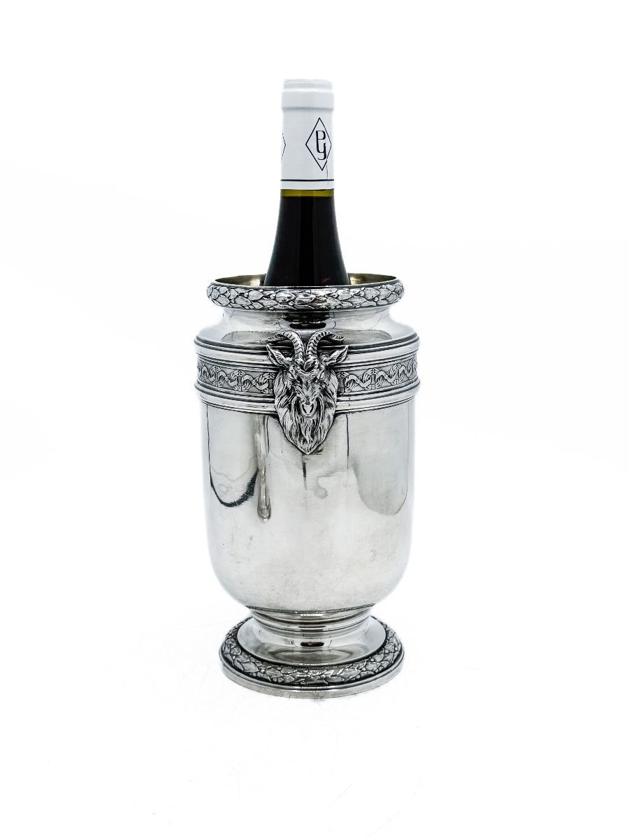 Hénin & Cie – Rafraîchissoir à bouteille en argent massif 950/1000 à décor de têtes de bélier, -photo-1