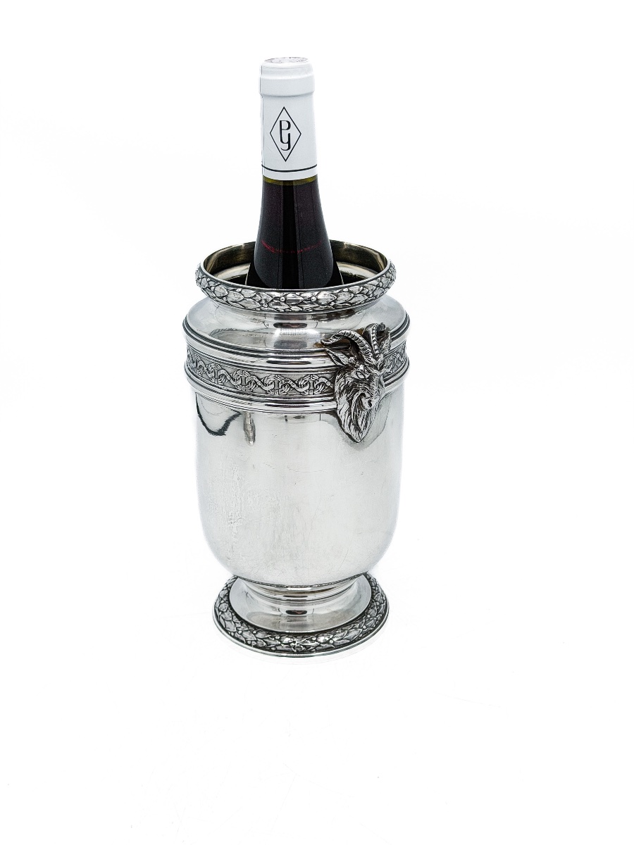 Hénin & Cie – Rafraîchissoir à bouteille en argent massif 950/1000 à décor de têtes de bélier, -photo-2