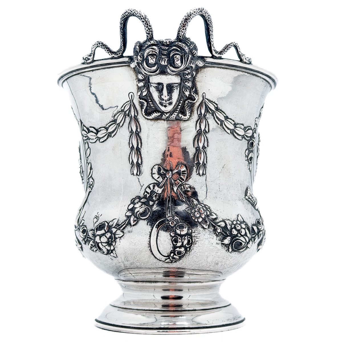 Hanau – Vase de style Louis XVI en argent massif 800/1000 à décor de gorgones et d’amours-photo-2