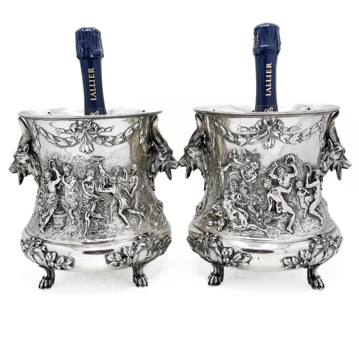 Paire de grands rafraîchissoirs à champagne aux bacchanales par Simon Rosenau, Hanau – Argent -photo-2
