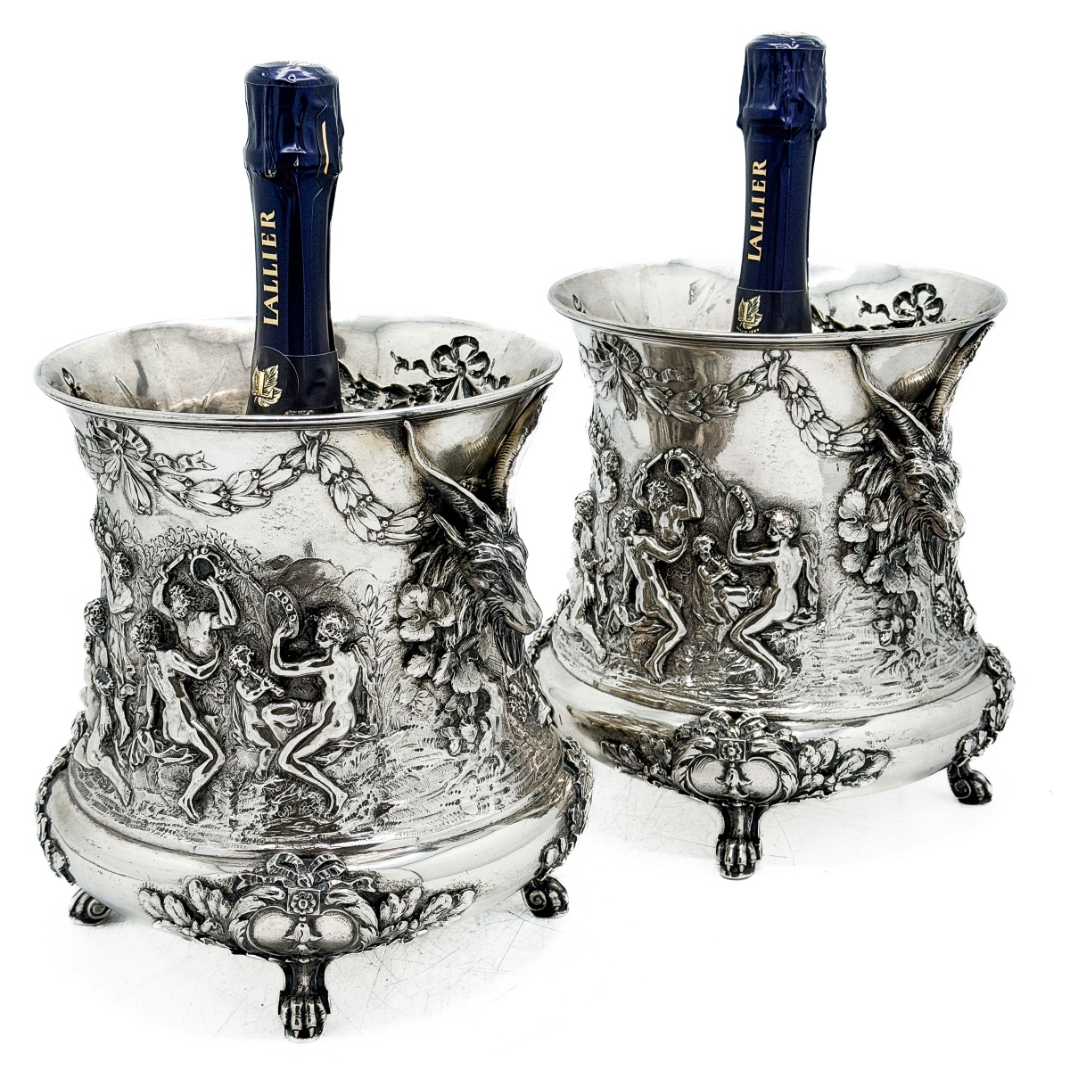 Paire de grands rafraîchissoirs à champagne aux bacchanales par Simon Rosenau, Hanau – Argent -photo-4