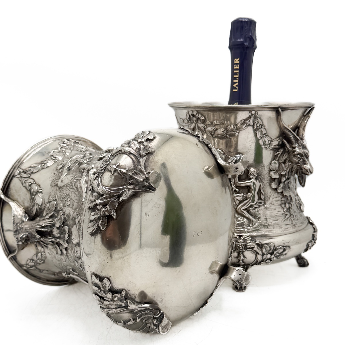 Paire de grands rafraîchissoirs à champagne aux bacchanales par Simon Rosenau, Hanau – Argent -photo-1